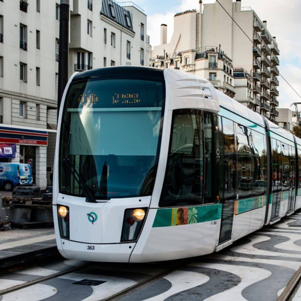 CNews : une journaliste et son compagnon attaqués au couteau dans le tramway