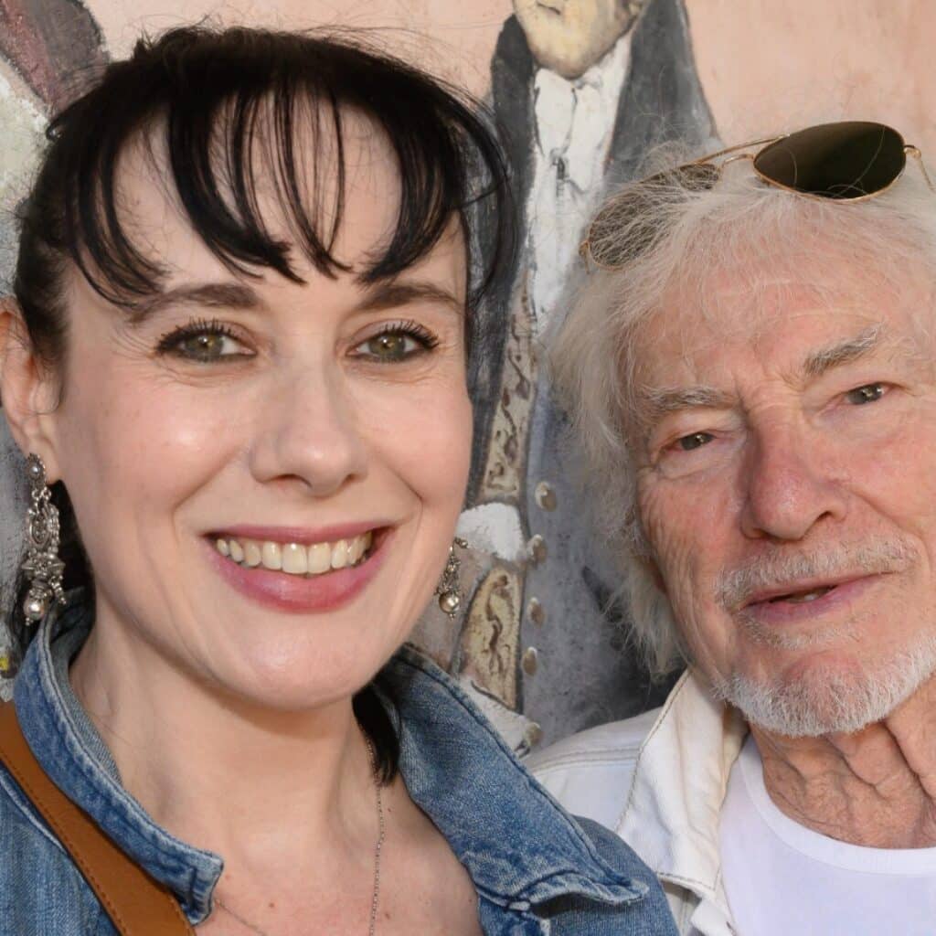 Hugues Aufray : à 95 ans et en couple avec une femme de 45 ans, il se confie sur leur vie intime
