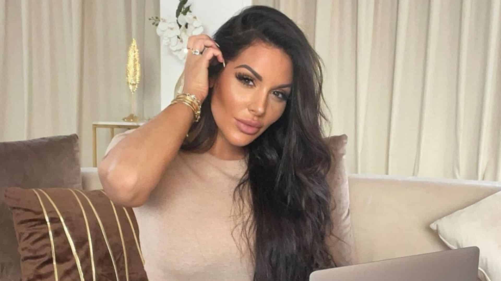 Laura Lempika : elle craque pour un candidat des Cinquante