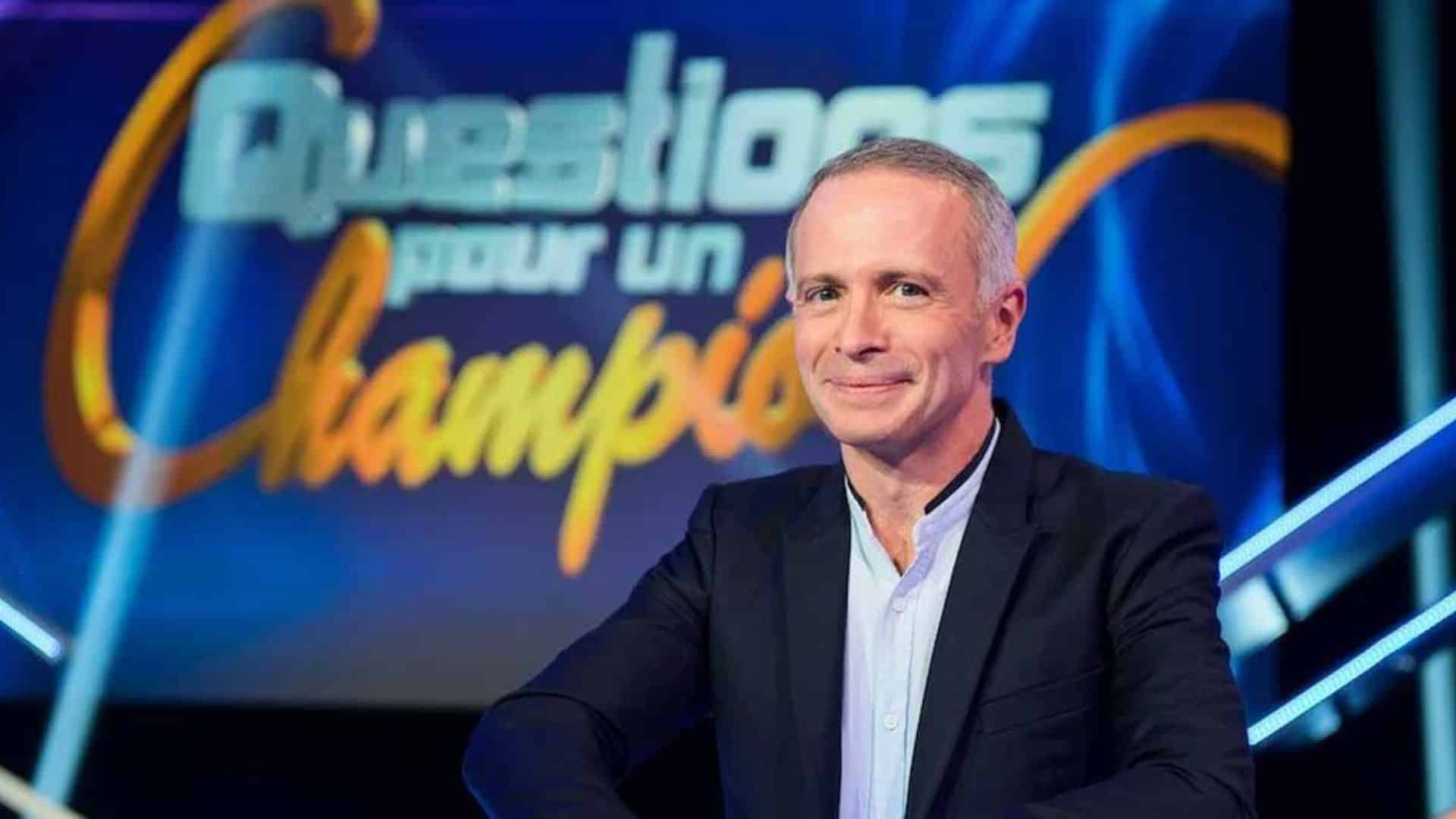 Samuel Étienne : il ouvre un compte sur une plateforme de charme