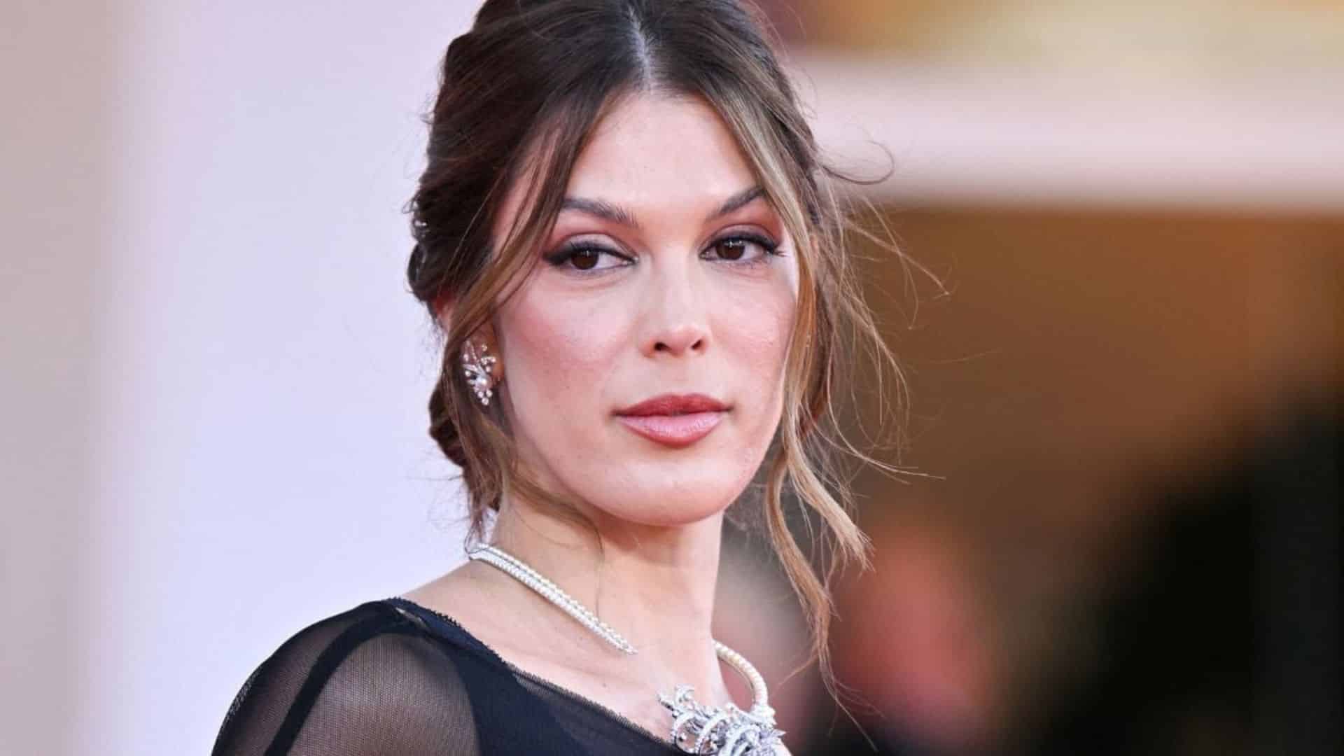 Iris Mittenaere : elle montre presque tout dans une tenue tout en transparence