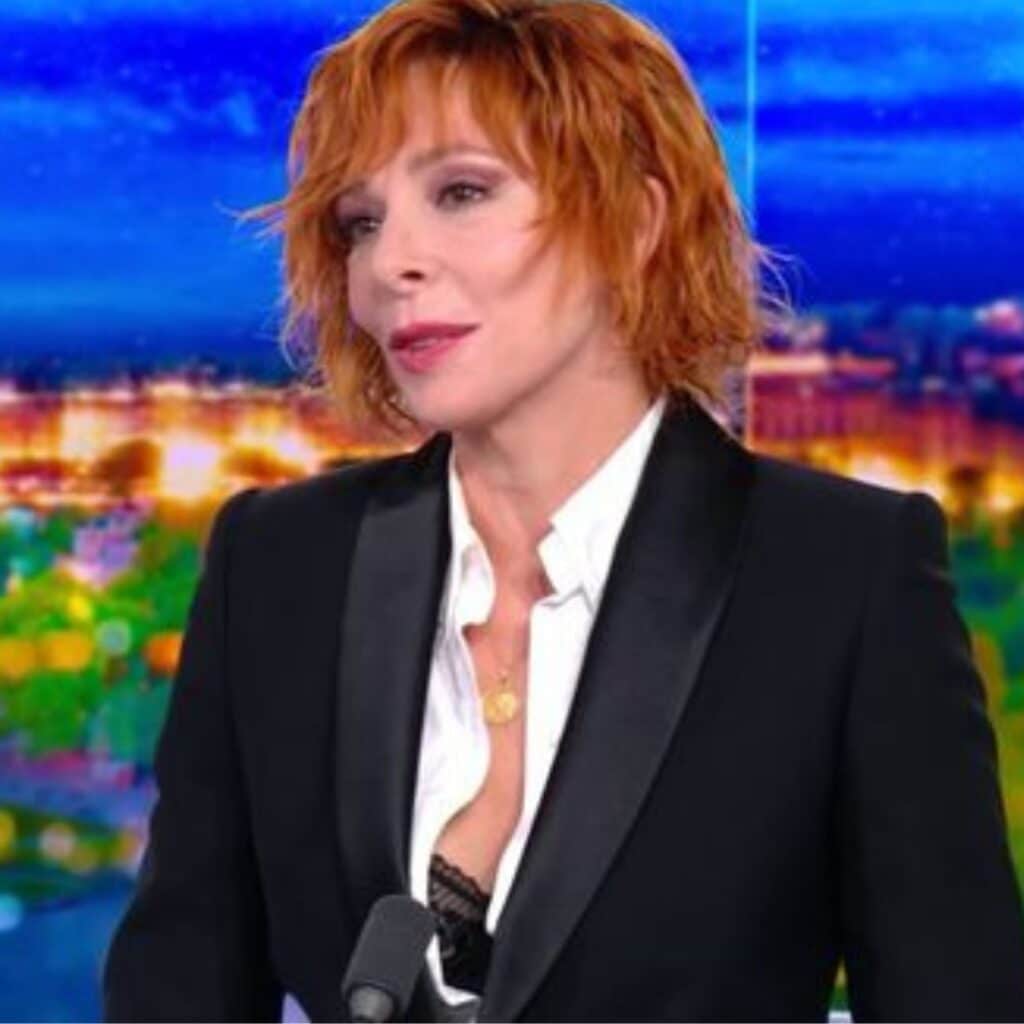 Mylène Farmer : la célèbre chanteuse donne son avis sur l’utilisation de l’Intelligence Artificielle