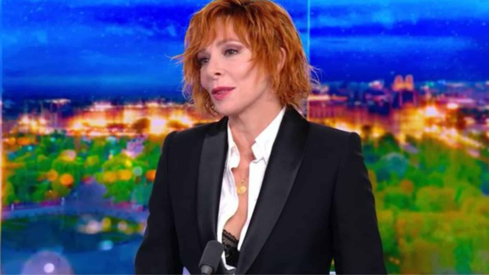 Mylène Farmer : la célèbre chanteuse donne son avis sur l’utilisation de l’Intelligence Artificielle
