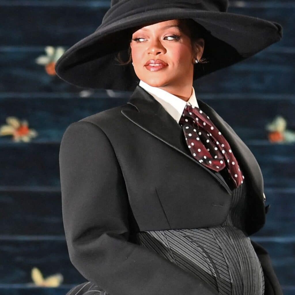 Rihanna : enceinte de son troisième enfant, la star joue avec ses fans