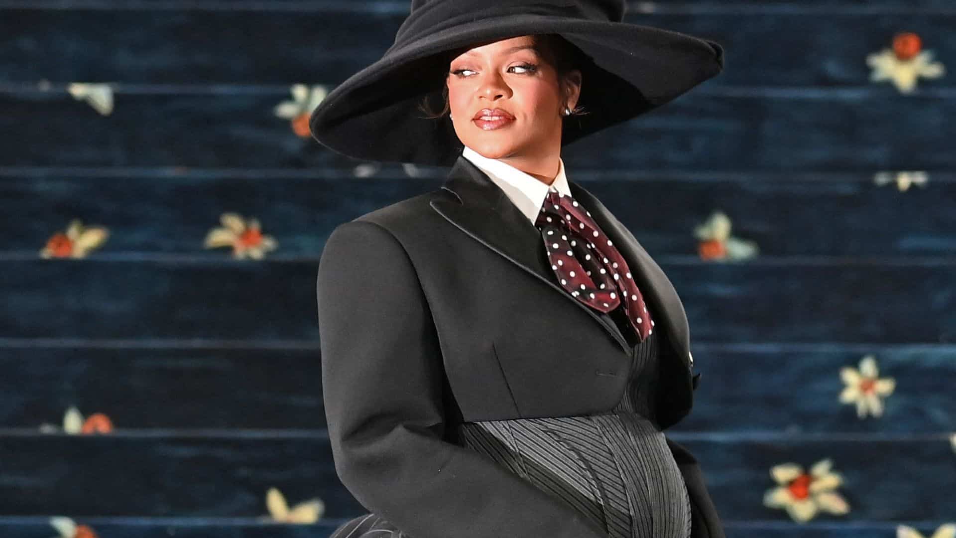 Rihanna : enceinte de son troisième enfant, la star joue avec ses fans