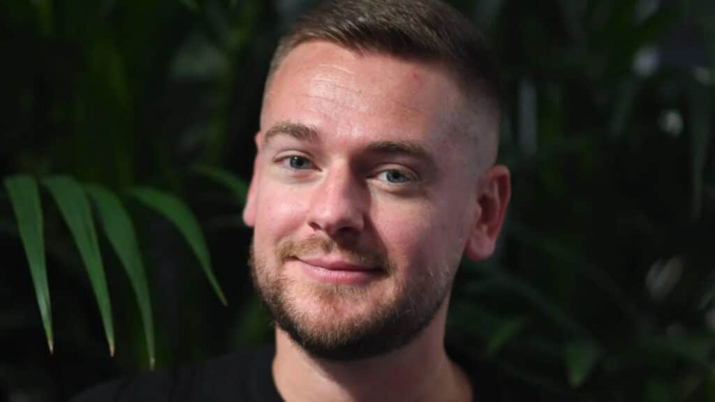 Jeremstar : libéré après 48 heures de garde à vue, il prend la parole en larmes