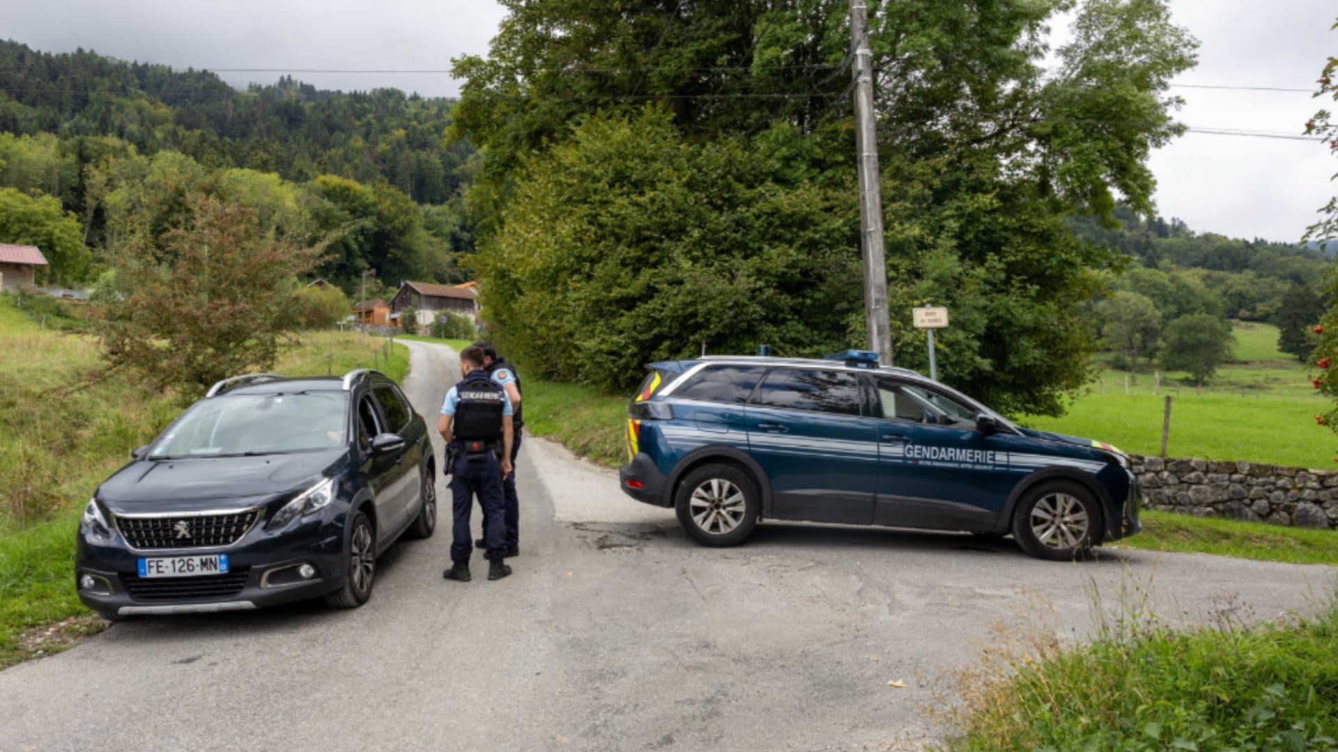 Haute-Savoie : le corps d'une septuagénaire retrouvé dans un sac au bord d'une route