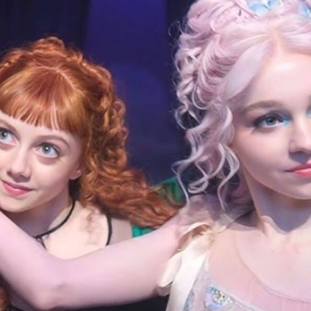 Les révélations d'Emma Myers et Evie Templeton sur la danse d'Enid et Agnès dans la saison 2 de Mercredi sur Netflix