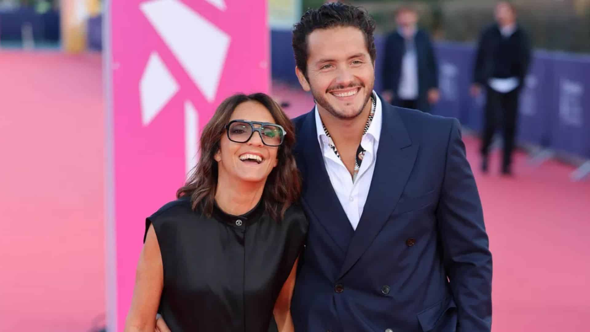 Florence Foresti s'affiche main dans la main avec Alexandre Kominek, le couple s'embrasse tendrement sur le tapis rouge