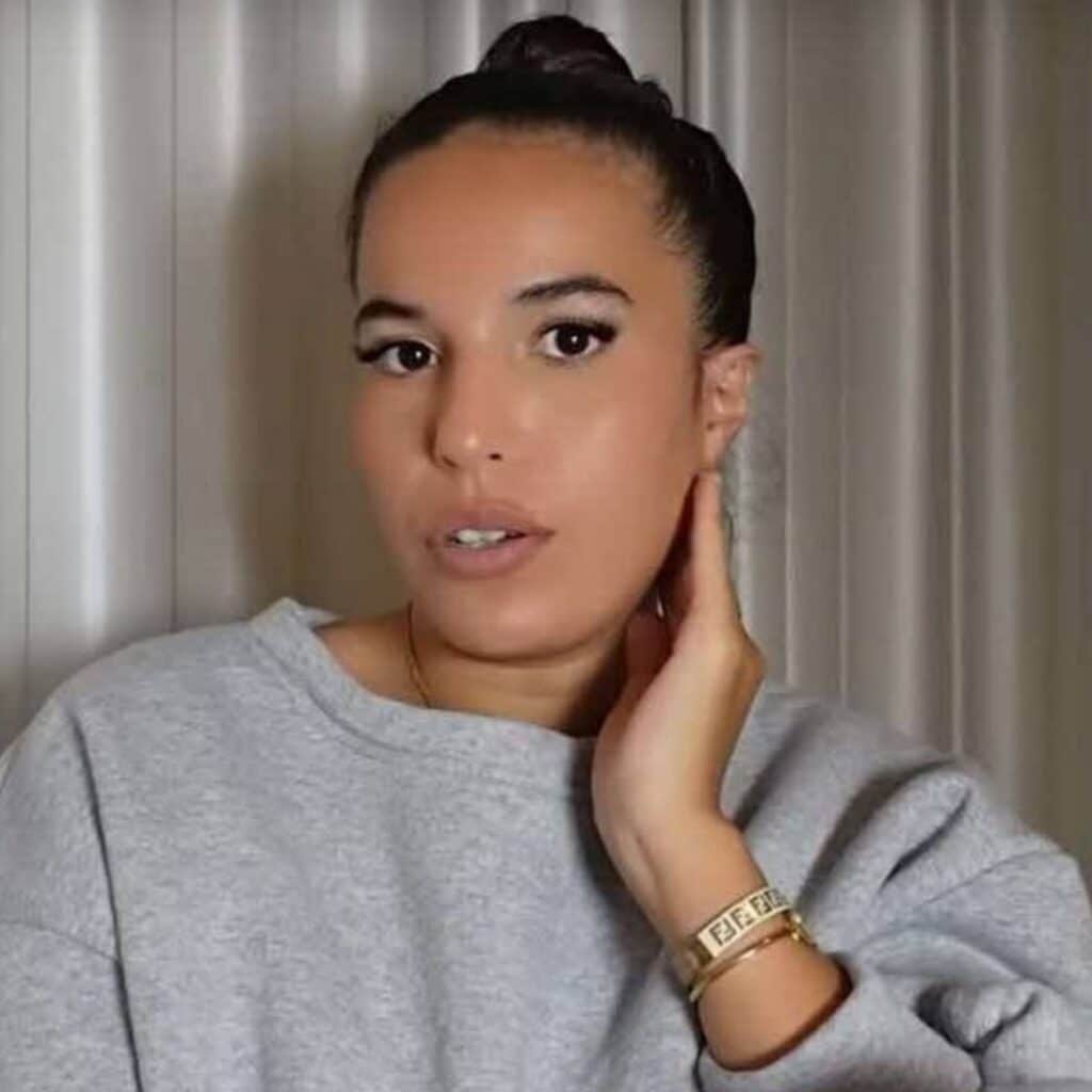 Poupette Kenza : une vidéo de l'influenceuse en train de tirer son lait à la fac fait réagir