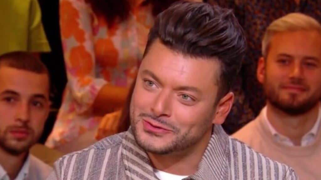 Kev Adams : l’humoriste perd ses moyens en voyant une photo de son ex Iris Mittenaere