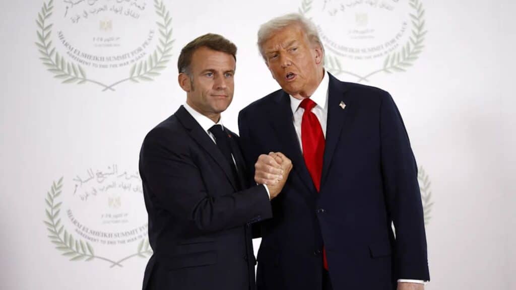 Donald Trump : sa poignée de main plutôt corsée avec Emmanuel Macron fait beaucoup réagir