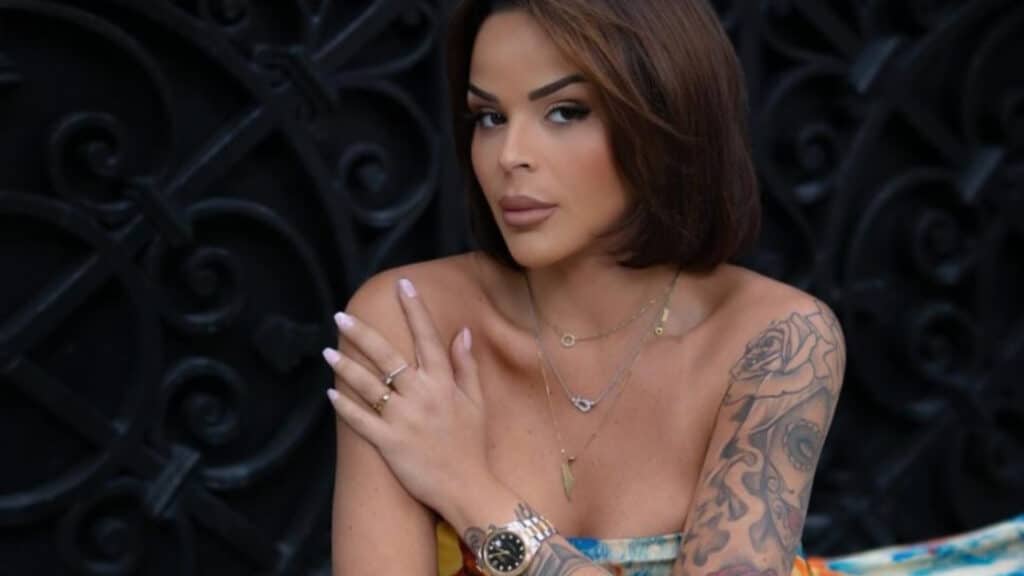Sarah Fraisou : amoureuse, elle officialise avec son nouveau chéri