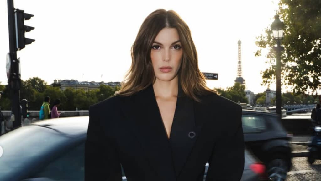 Iris Mittenaere : l’ancienne reine de beauté surprend avec un look atypique