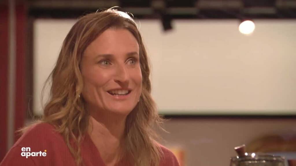 Camille Cottin : la comédienne raconte son adolescence mouvementée quand elle vivait à Londres