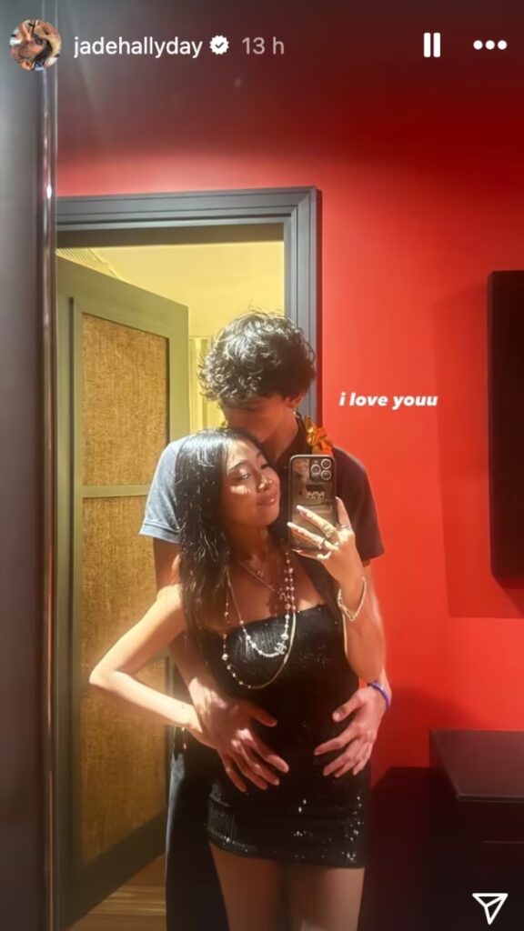 Jade Hallyday en couple : la fille de Laeticia et Johnny se montre avec son compagnon pour une occasion spéciale