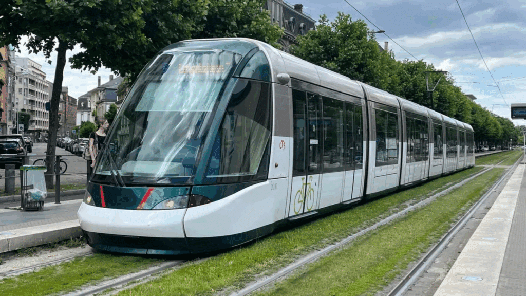 Strasbourg : un enfant de 8 ans passe sous un tram et en sort indemne