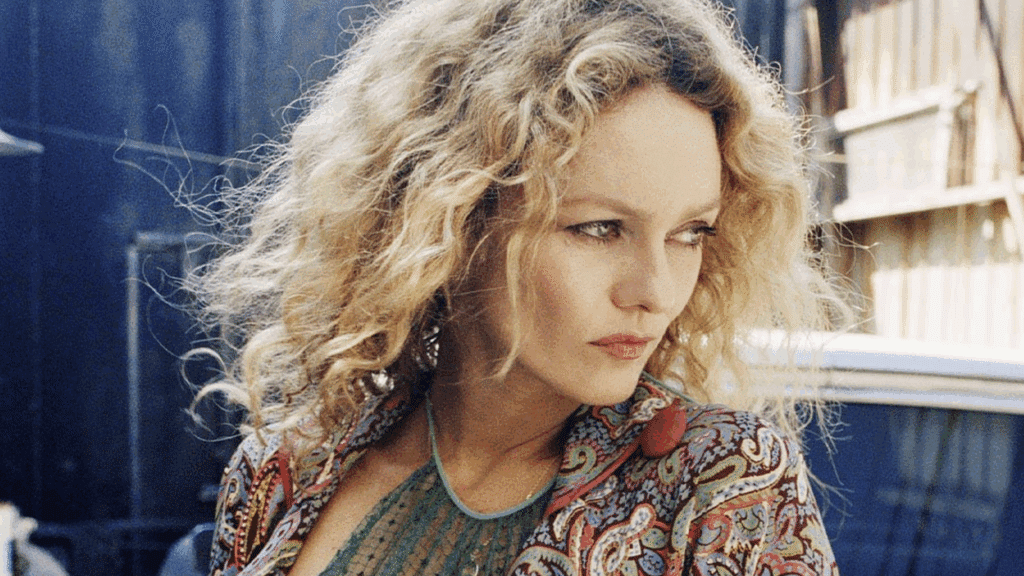 Vanessa Paradis : la chanteuse fait l'impasse sur un indispensable du quotidien