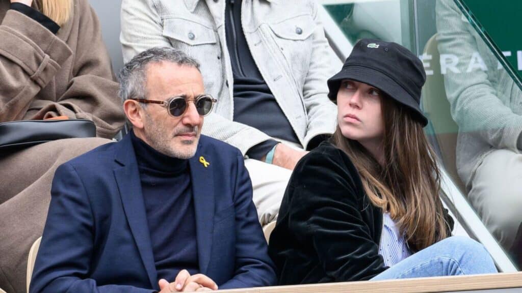 Elie Semoun papa à 61 ans : comment sa compagne de 34 ans sa cadette lui a annoncé sa grossesse