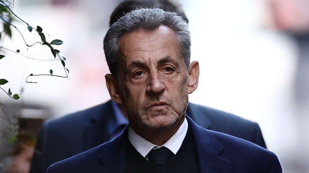 Nicolas Sarkozy emprisonné : il croule sous les attentions de ses fans, dépassé, un agent raconte