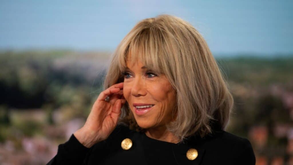 Brigitte Macron : Le Canard enchaîné l’épingle sur sa gestion du budget des Pièces Jaunes
