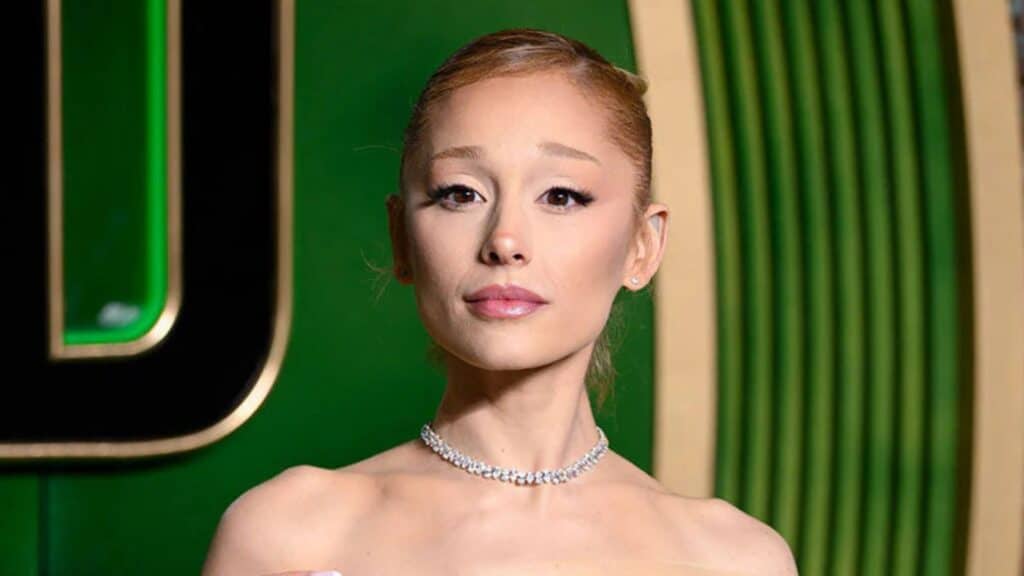 Ariana Grande : son agresseur condamné à de la prison après son intrusion sur le tapis rouge de Wicked à Singapour