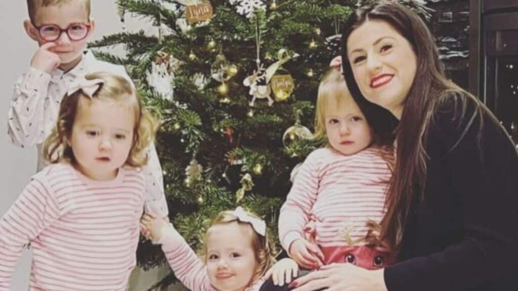 Laetitia Provenchère (Familles nombreuses) : direction la clinique pour l'opération de sa fille Noëlya, 4 ans