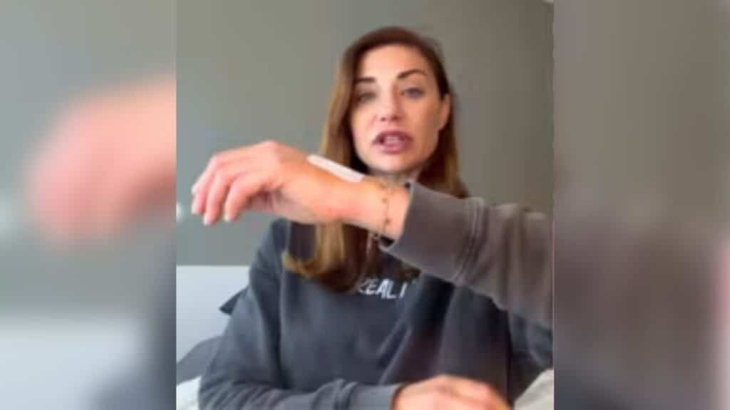 Ariane Brodier : après avoir été attaquée par des chiens, elle subit un épisode traumatisant