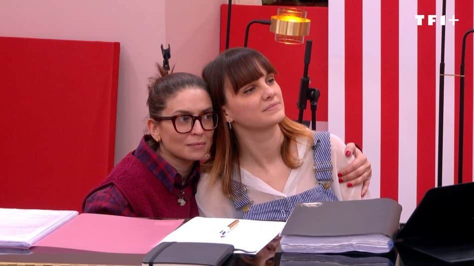 Lucie Bernardoni tape du poing sur la table et recadre un élève de la Star Academy