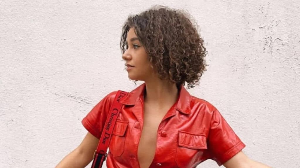 Léna Situations : nouvelle coupe de cheveux et nouveau livre pour l’influenceuse