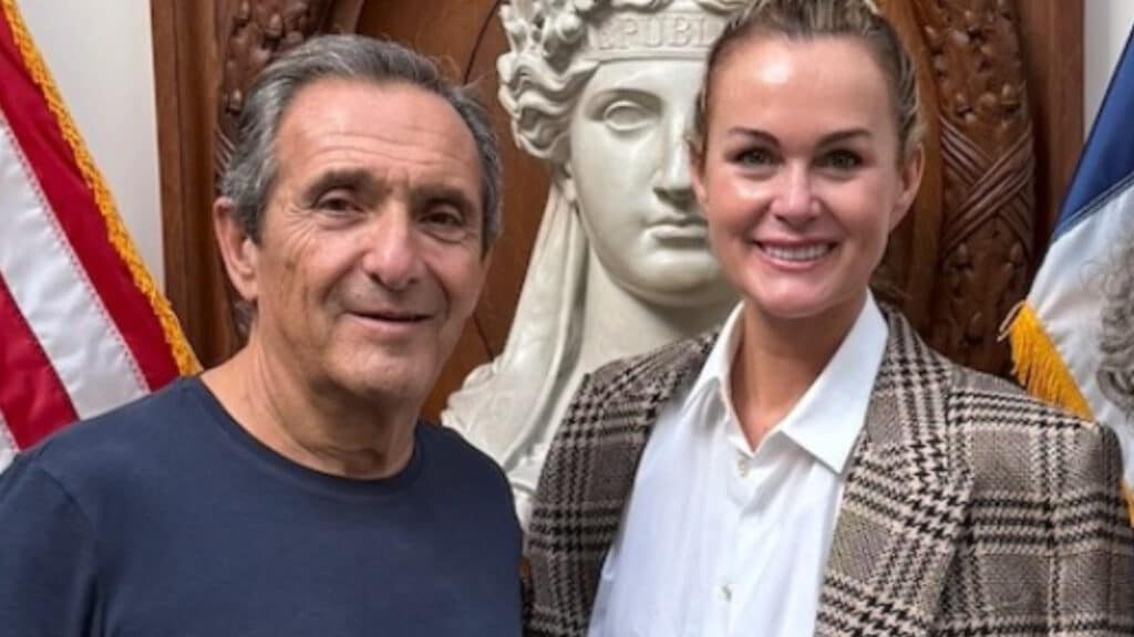 Laeticia Hallyday : de nouveau en couple, elle est avec un homme d’affaires de 20 ans son aîné