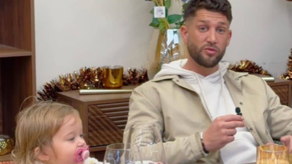 Paga : une vidéo étrange du candidat avec sa fille interpelle les internautes