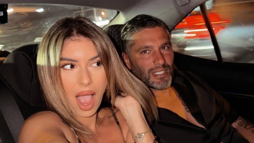 Sarah Lopez : fiancée, son chéri lui a fait une demande en mariage très originale 