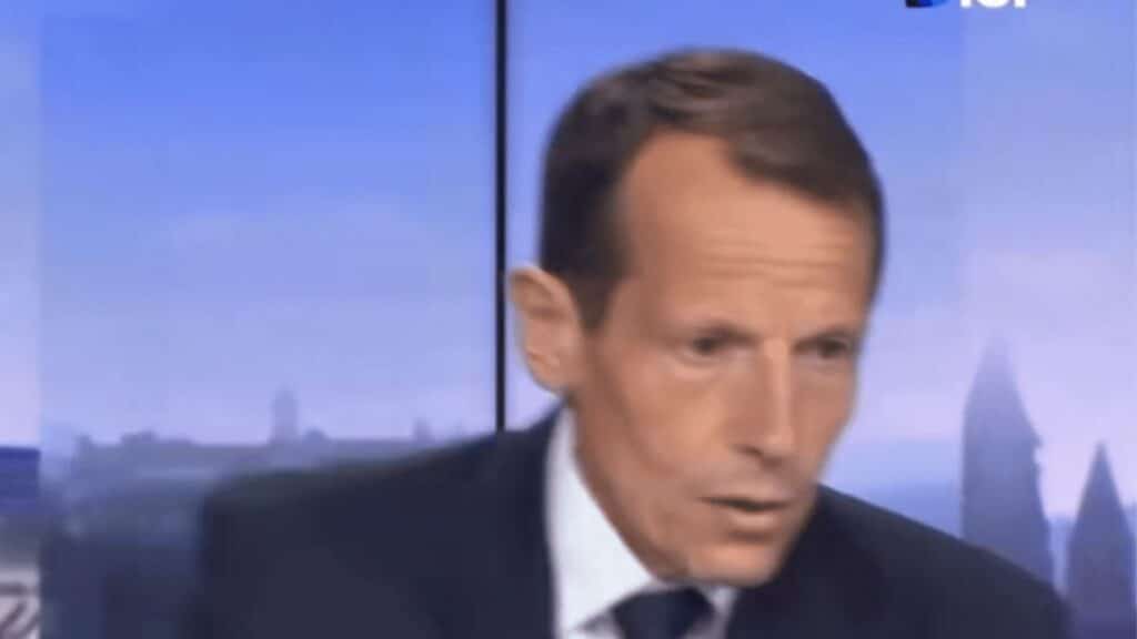 France 3 : un journaliste de la chaîne s'effondre en plein direct 