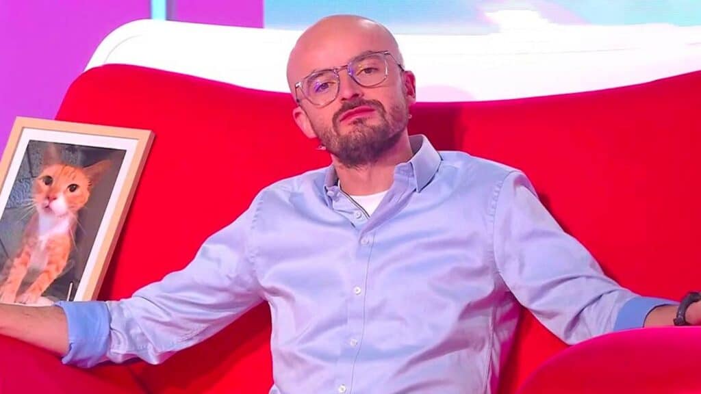 Tout le monde veut prendre sa place : Cyril Féraud un montre cliché de Vincent mais avec des cheveux