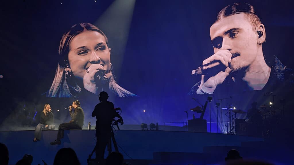 Pierre Garnier et Héléna plus proches que jamais sur scène en Belgique