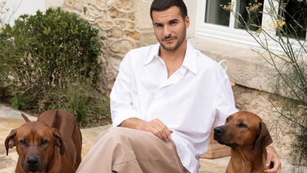 Amir : avant son concert à Nice, il montre son rituel