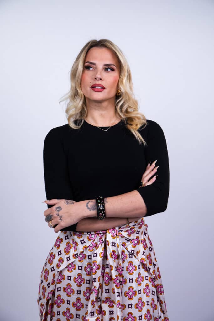 Kelly Vedovelli débarque sur Gossip Room