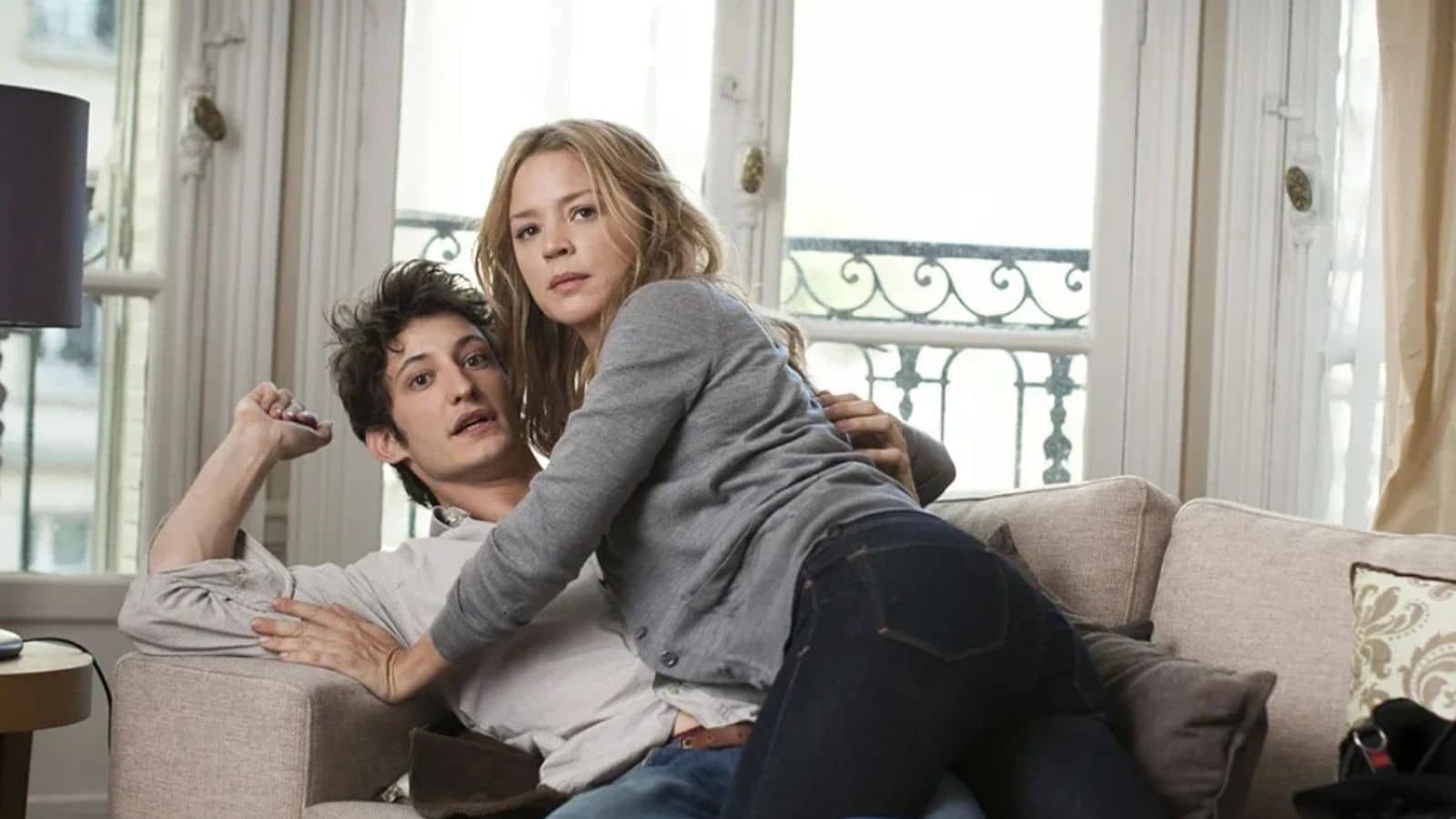 Virginie Efira : elle revient avec franchise sur sa scène intime avec Pierre Niney, 12 ans son cadet