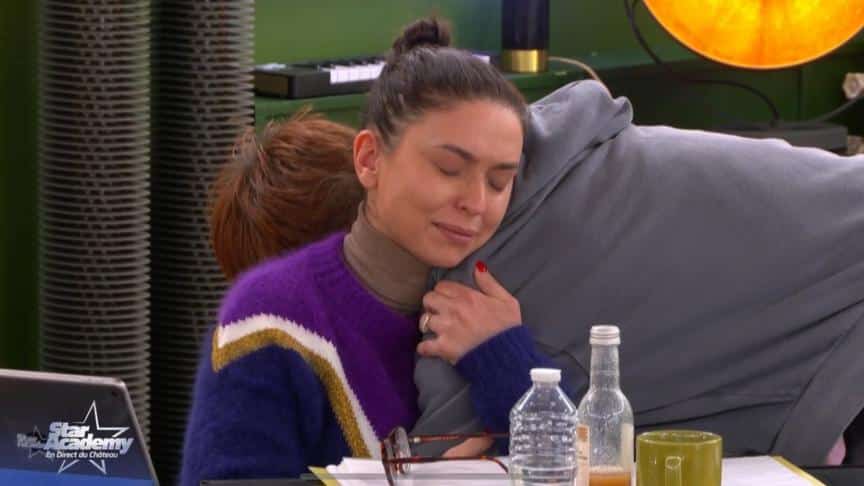 Lucie Bernardoni craque et fond en larmes au château de la Star Academy