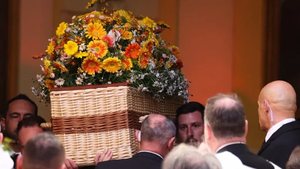 Décès de Brigitte Bardot : son cercueil est-il réellement en osier ?