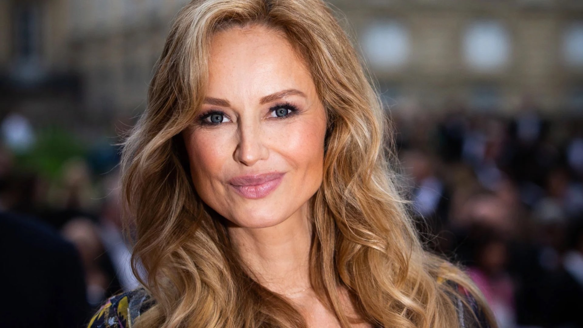 Adriana Karembeu : son nouveau look rend ses fans perplexes, ils ne la reconnaissent plus