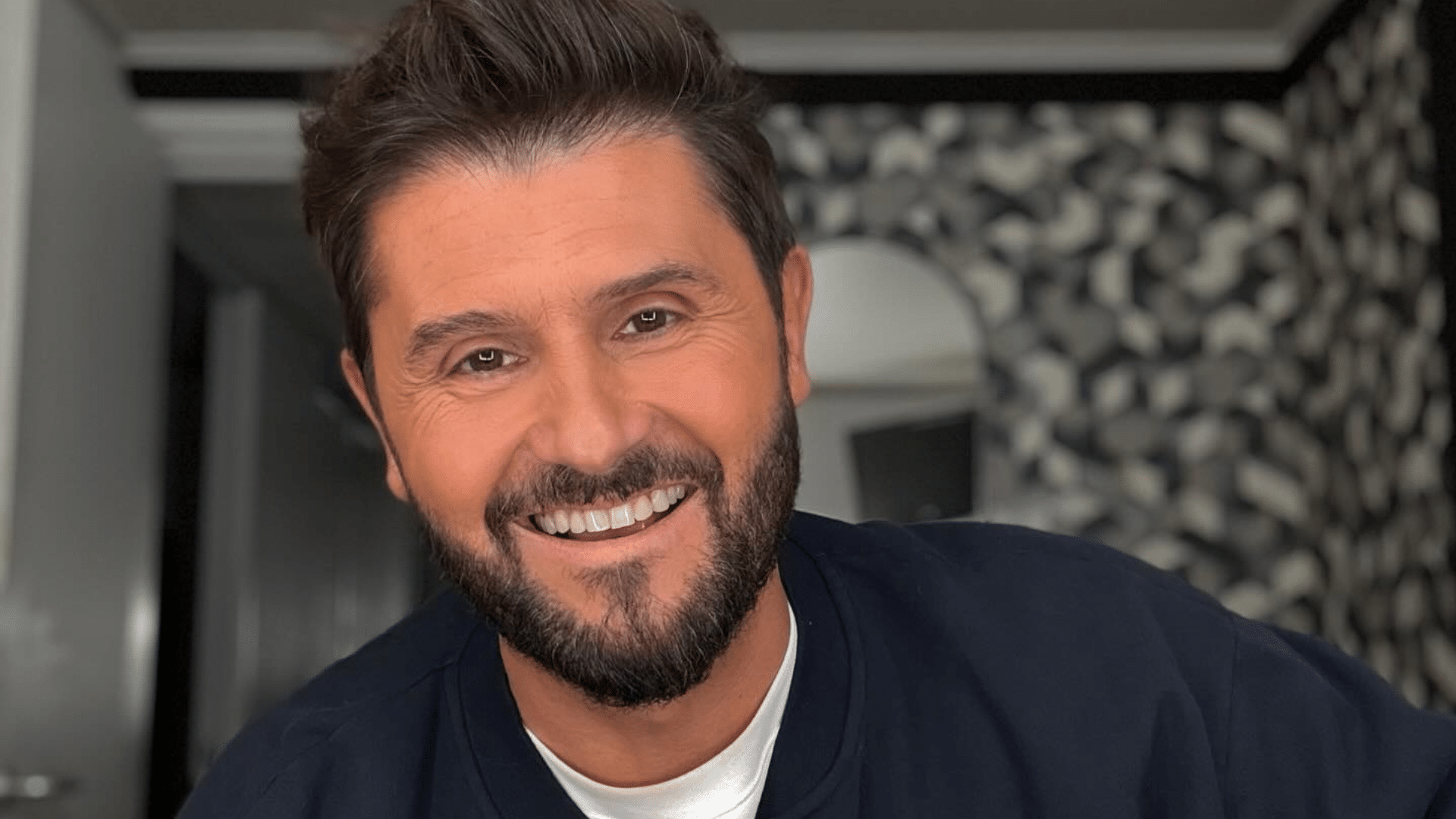 Christophe Beaugrand : l’animateur se confie sur le traumatisme de sa famille après un home-jacking
