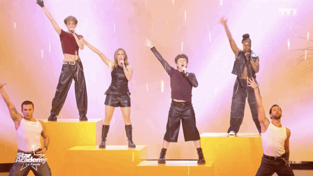 Les choix de chansons et de mise en scène du medley de la tournée font réagir les fans de la Star Academy