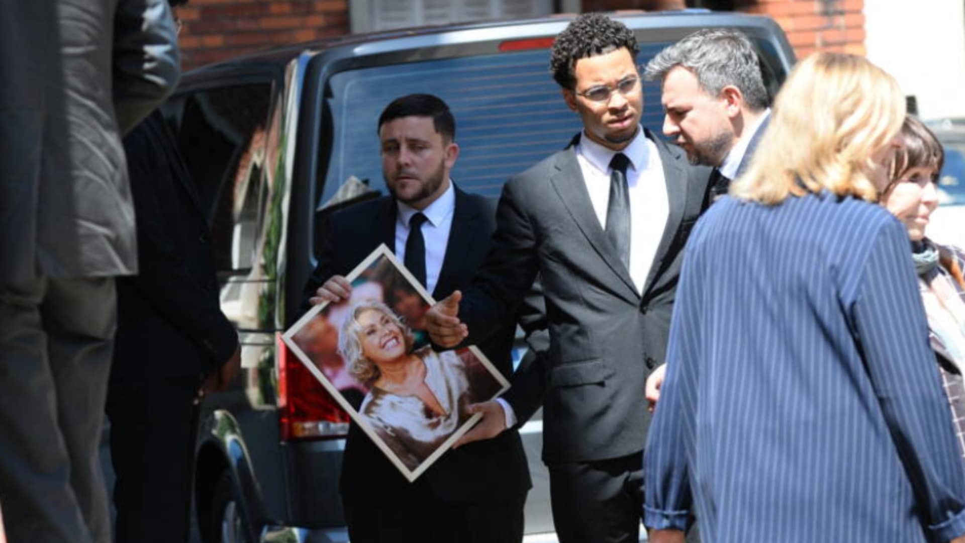 Death of Sophie Garel: Laurent Ruquier, Valérie Mairesse, Danièle Evenou, Gérard Hernandez… all gathered for her funeral