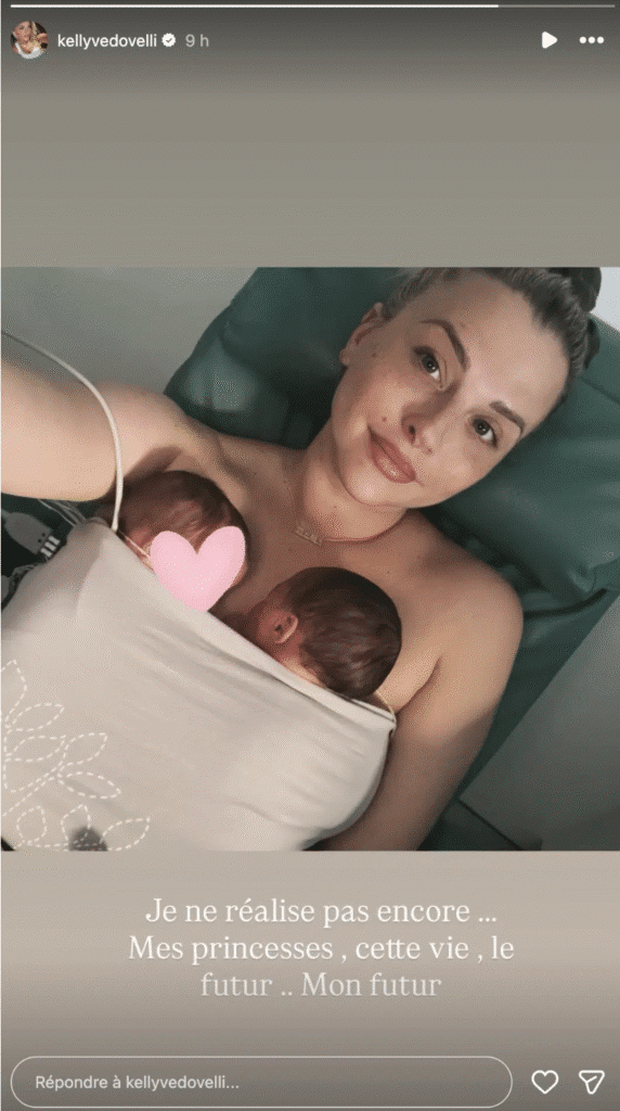Kelly Vedovelli : jeune maman, elle montre enfin la première photo de ses jumelles
