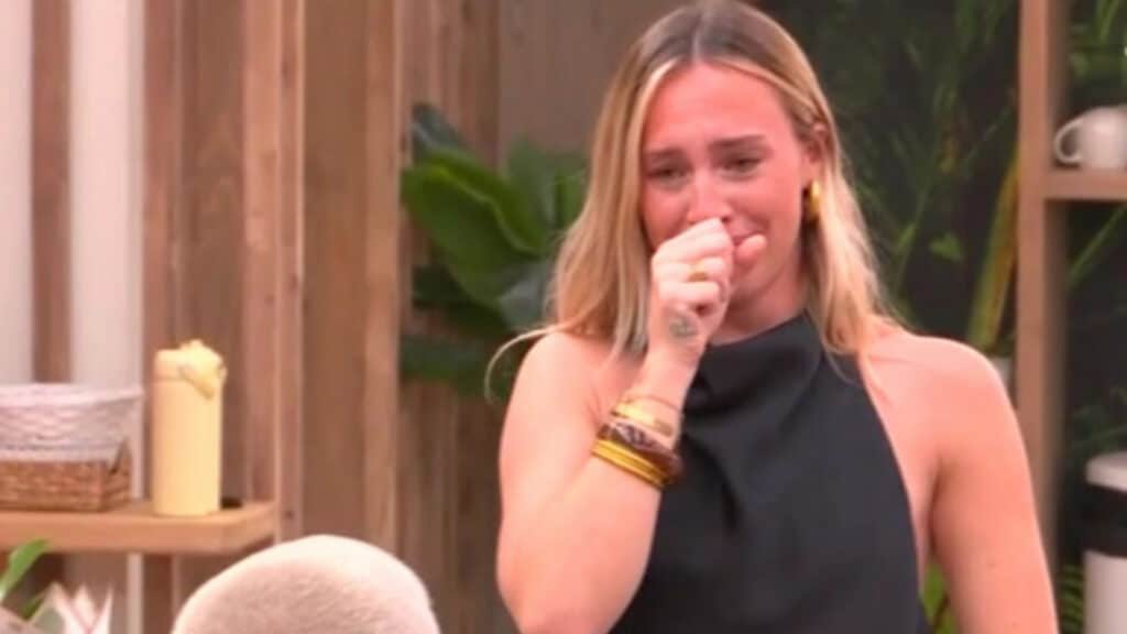 Secret Story : du jamais vu, un candidat fait une vraie demande en mariage en plein prime