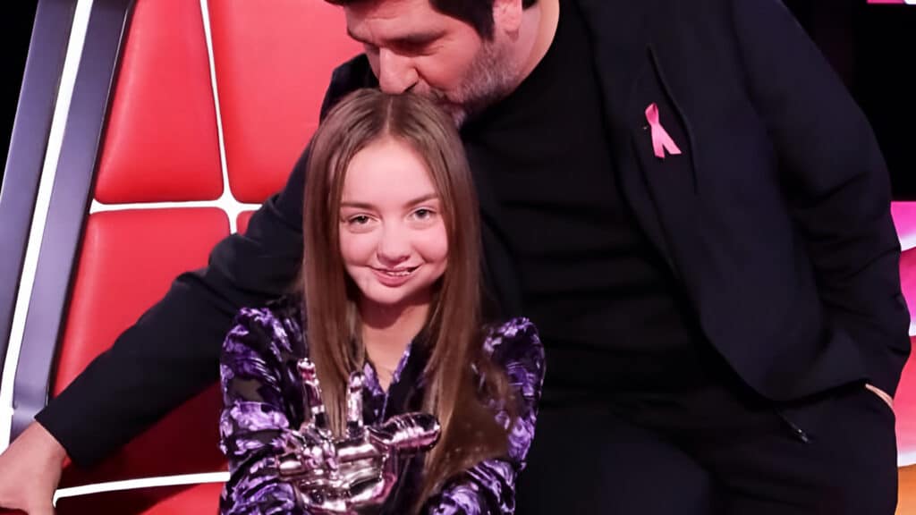 Charlotte (The Voice Kids) : après avoir dû se faire retirer la mâchoire, elle montre le résultat de sa nouvelle chirurgie réparatrice